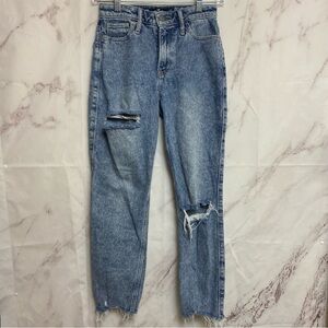 Hollister High Rise Crop Slim Straight Distressed Jeans - F16